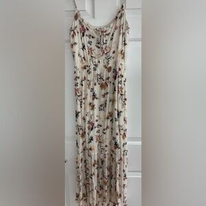 Abercrombie cream floral maxi dresss. Size medium. Worn once.
